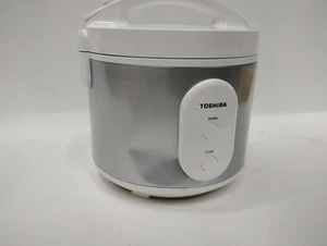 Toshiba Cuociriso e Vaporiera 5,5 Tazze (Non Cotto) Bianco Argento DANNI - Foto 1 di 5