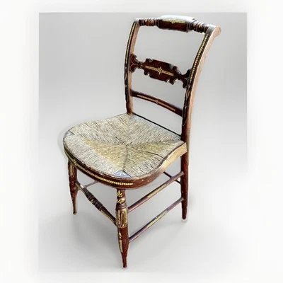 Silla de granja antigua con respaldo de listones pintada a mano y estampada en oro 1820 Foto 1 de 4