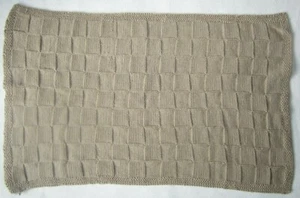 Handmade Babydecke /Kniedecke aus 100% Merinowolle hellbeige unisex NEU - Bild 1 von 4