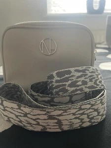 Grey New Look crossbody bag with silver/grey leopard print strap - Picture 1 of 5