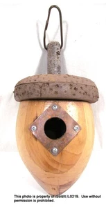 HAND CRAFTED Carved ACORN Shaped WOOD BIRDHOUSE by Bud Johnson Hangs 12" Bird - Picture 1 of 4