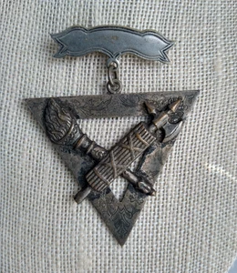Antiguo 1874 Caballeros de Pitias Logia Suprema Triángulo Antorcha Fasces Cruz Joya - Imagen 1 de 4