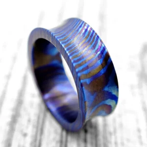 Anillo de compromiso de boda con ranura de titanio Timasco acanalado personalizado para hombre - Imagen 1 de 8