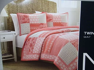 Nuevo edredón doble Nautica LANDVALE Patchwork 68"x88" ~ coral, rojo, topo, marfil nuevo en paquete - Imagen 1 de 9