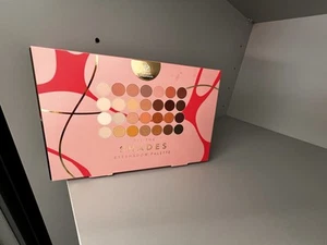 Boots, Eyeshadow Palette - Picture 1 of 4