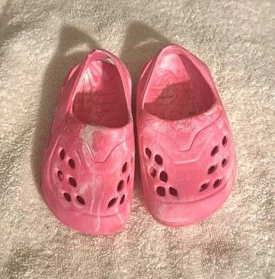 Bebés Niñas Rosa Mármol Goma Zapatos Sin Cordones Talla 4 Agua Playa Caminar Zapatos Foto 1 de 4