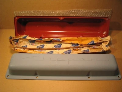 Par de tampas de válvula Packard Clipper NOS para 1955/56 com 320/352/374 C.I. Motores - Imagem 1 de 4