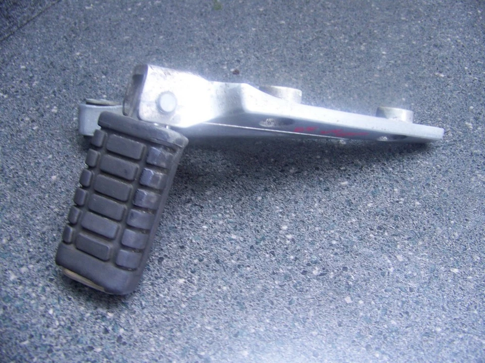 85 Honda VF500 V30 Magna suporte traseiro direito 34E - Imagem 1 de 1