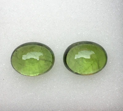 Stunning green peridot oval cabochon gemstone pair good color 21.55 carat - Image 1 of 4