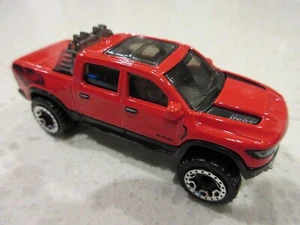 Camioneta pick-up Dodge Ram 1500 2023 Hot Wheels roja fresca de fábrica 1:64 coche de carreras de juguete - Imagen 1 de 5