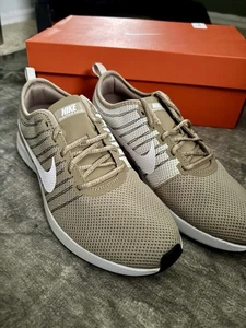 Nike Dualtone Racer khaki Damengröße 8,5 Modell # 917682 201 - Bild 1 von 13