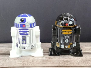 Star Wars Disney R2-D2 And R2-Q5 Droid Salt And Pepper Shakers Ceramic 2013 - Picture 1 of 14