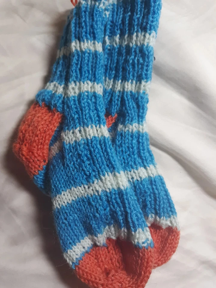 Meias de malha manual, tamanho menor - Imagem 1 de 1