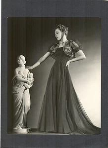 OLIVIA DE HAVILLAND - HERVORRAGENDES FOTO VON SCOTTY WELBOURNE - HERVORRAGENDER ZUSTAND - Bild 1 von 2