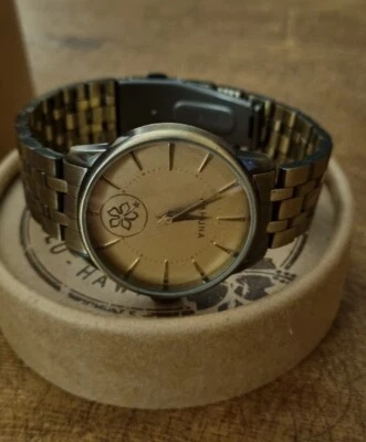 Reloj de pulsera analógico Kahuna beige para mujer con correa de eslabones metálicos Foto 1 de 4