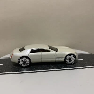 Cadillac V-16 Sixteen 2004 primeras ediciones 57/100 blanco MTFLK como se muestra Foto 1 de 4