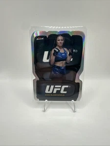 2024 Topps Finest UFC Erin Blanchfield - FIGHT GLOVE DIE CUT SSP (CASE HIT) - Picture 1 of 12