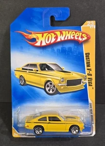 HOT WHEELS 2009 NEW MODELS SERIES CUSTOM V8 VEGA - Picture 1 of 5