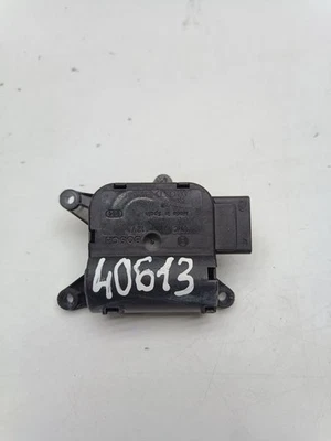 Volkswagen Touareg I 2004 Calentador de aire solapa actuador motor 8E1820511D SBR40613 Foto 1 de 4