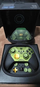 Microsoft Xbox Elite Halo Infinite Limited Edition Wireless Controller + Halter  - Bild 1 von 2