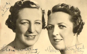 VINTAGE ACTRESSES - ELSIE AND DORIS WATERS (GERT AND DAISY) - signed picture - Picture 1 of 1
