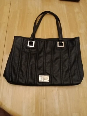 Bolso de Hombro Nine West Cuero Negro Grande Diseño 15” Ancho 11” Alto Foto 1 de 4