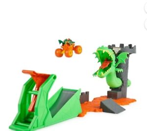 Monster Jam Dueling Dragon Playset with Exclusive Monster Truck 1:64 Spin Master