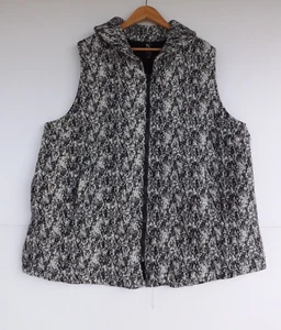 New Taking Shape Vest 20 Quilted Knitted Womens TS Black White Collar RRP $149 - Picture 1 of 9