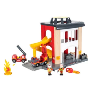 BRIO Große Feuerwehr-Station mit Einsatzfahrzeug 12-tlg Eisenbahn Holz Spielzeug - Bild 1 von 1