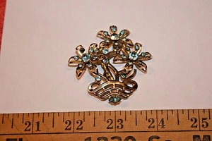 Vintage Blumen aus silberfarbenem Metall mit schönen hellblauen Glassteinen - Bild 1 von 3