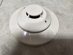 Secutron MRI-2251B Addressable Smoke Detector Head And B210LP Base - Picture 1 of 4