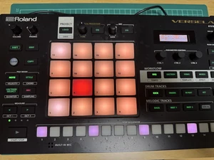 Roland VERSELAB MV-1 Production Workstation Groovebox Sequencer Tested - Picture 1 of 5