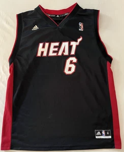 Maglia Adidas Lebron James YOUTH XL #6 Miami Heat vedi foto NBA - Foto 1 di 9