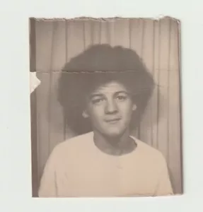CABINA DE FOTOS VINTAGE - JOVEN GUAPO, PEINADO AFRO GRANDE - Imagen 1 de 1