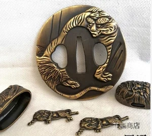 Spada giapponese Tsuba & Menuki Wusong lotta tigre rame oro argento intarsiato 2,6 cm - Foto 1 di 4