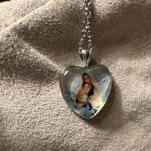 Pretty Heart Shaped Pendant Necklace With The Blessed Mother & Baby Jesus - Picture 1 of 7