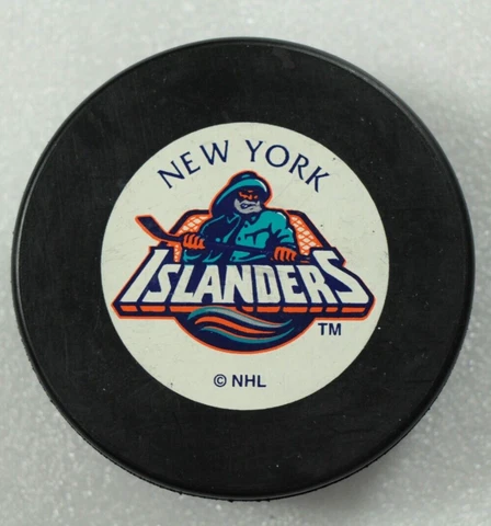 Vintage 90s New York Islanders Hockey Puck Trench Vegum NHL Fisherman Logo Cover