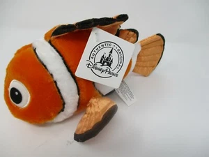 Disney Finding Nemo Clownfish NWT 10" From Disney Parks Plush - Picture 1 of 3
