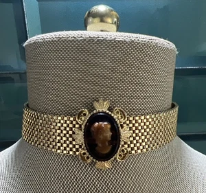 Stunning Vintage Gold-Tone Mesh Hand Cut Cameo Choker Necklace Read - Picture 1 of 10