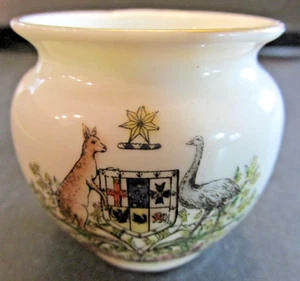 VTG Carlton China W&R Stoke on Trent Model Vase Australia Crest Kangaroo - Picture 1 of 7