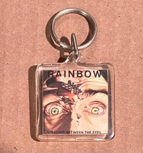 Llavero de plástico vintage Rainbow - Straight Between the Eyes RARO - Imagen 1 de 1