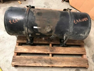 Conjunto de tanque de combustible diésel Mitsubishi Fuso 06 4,9 L usado MK482761 Foto 1 de 4