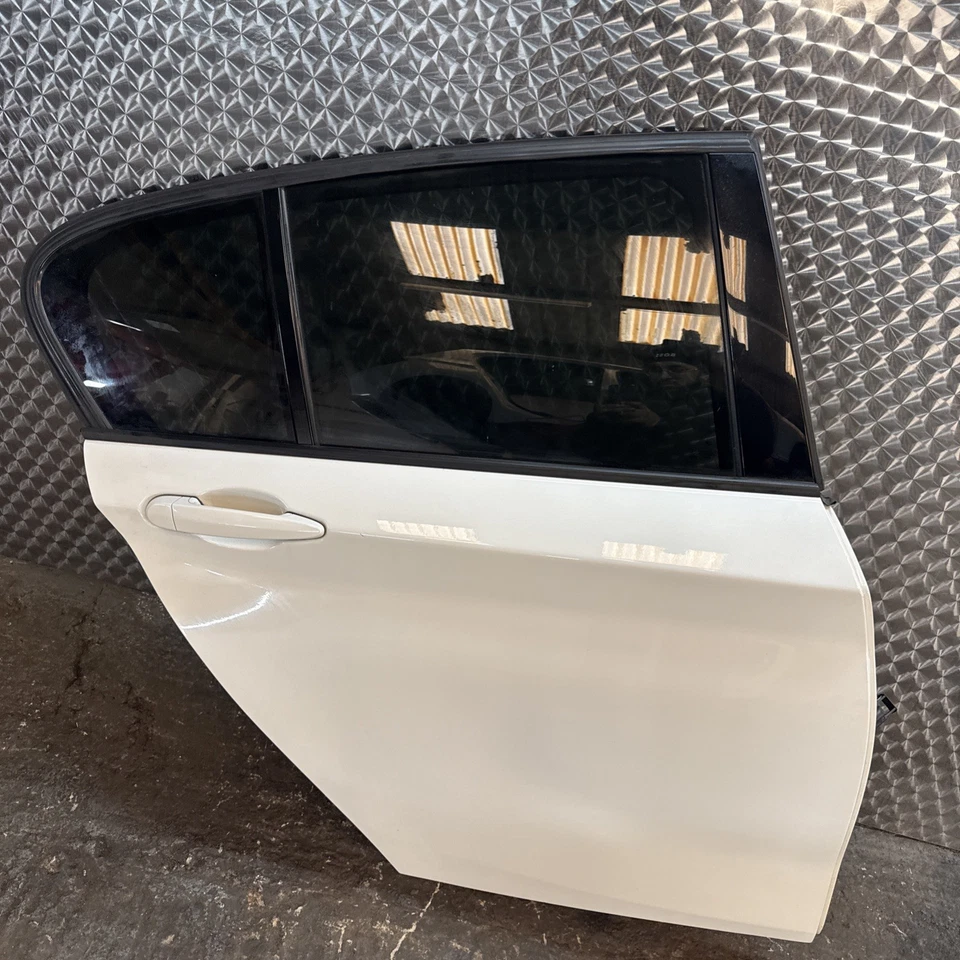 2014-2019 BMW 1 SERIES M135I M140I F20 DRIVER LATERAL PORTA TRASEIRA BRANCA - Imagem 1 de 4