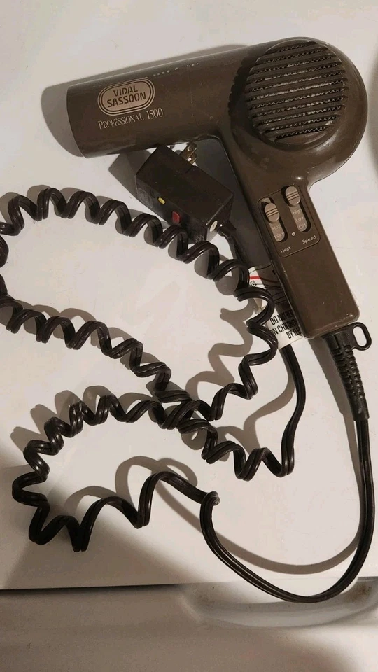 Retro Vidal Sassoon Professional 1500 Watt Mid-Size Hair Dryer Model VS-509  - Image 1 of 4