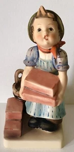 VINTAGE Hummel Goebel Figur Der Baumeister kleiner Junge mit Ziegeln 5 1/2" HOCH - Bild 1 von 6