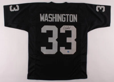 Camiseta deportiva firmada por DeAndre Washington de los Black Raiders (jugador profesional) corredor de Oakland Foto 1 de 4