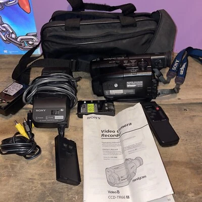 Sony Handycam Video 8 CCD-TR66 - TURNS ON - PARTS OR REPAIR - Image 1 of 4