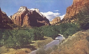 Road thru Zion National Park Utah Postcard - Picture 1 of 2