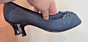 Abella Women's True Comfort Peep Toe Short Block Heel Shoes Size 7.5 Bow Fabric - Picture 1 of 11