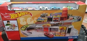 New MATTEL Hot Wheels Throwback STO & GO Retro Collector's 5-Car Playset - Picture 1 of 4